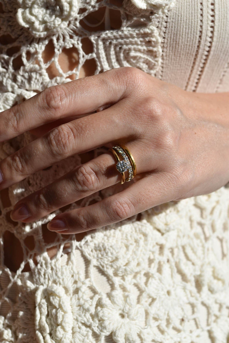 .85ct Vintage Tiffany & Co. Antique Diamond Six-Prong Gold Solitaire Engagement Ring On a Hand 3