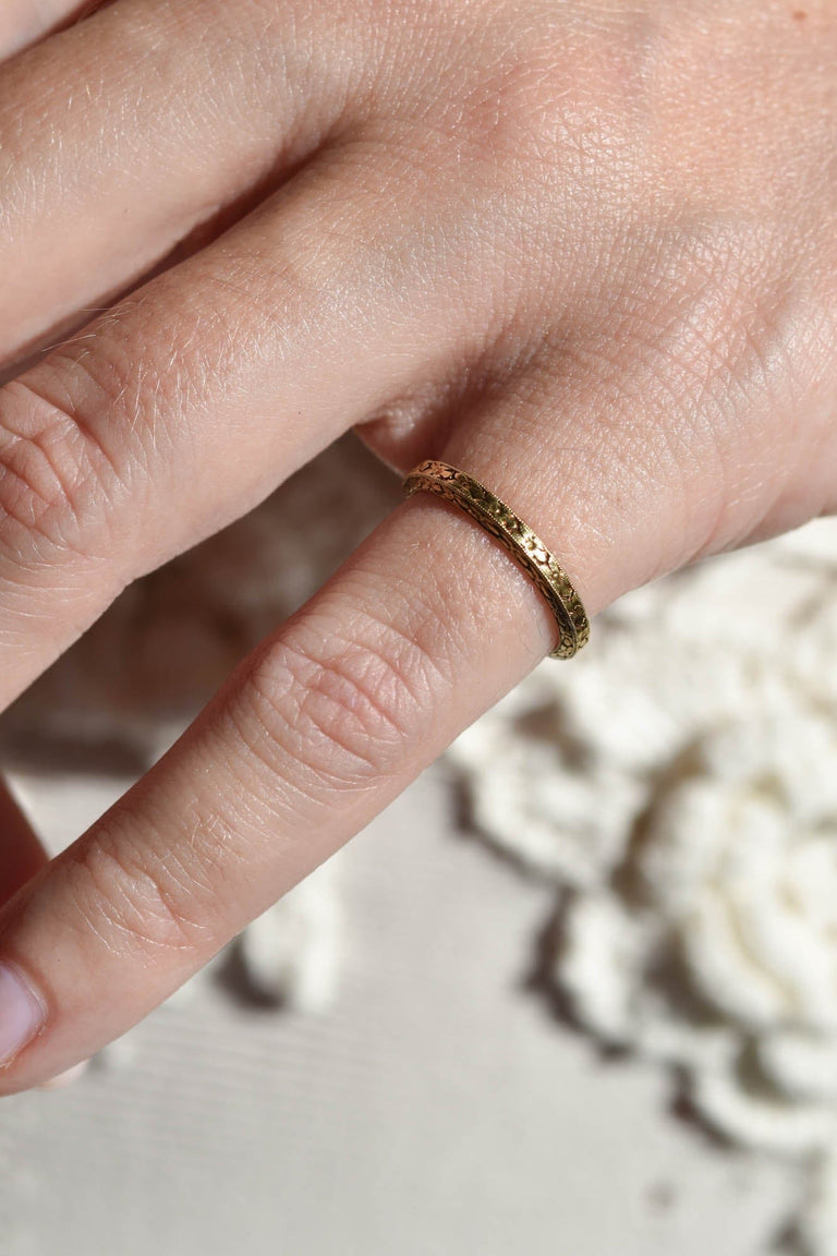 18K Yellow Gold Antique Orange Blossom Antique Wedding Band - Size 3.75 on a hand