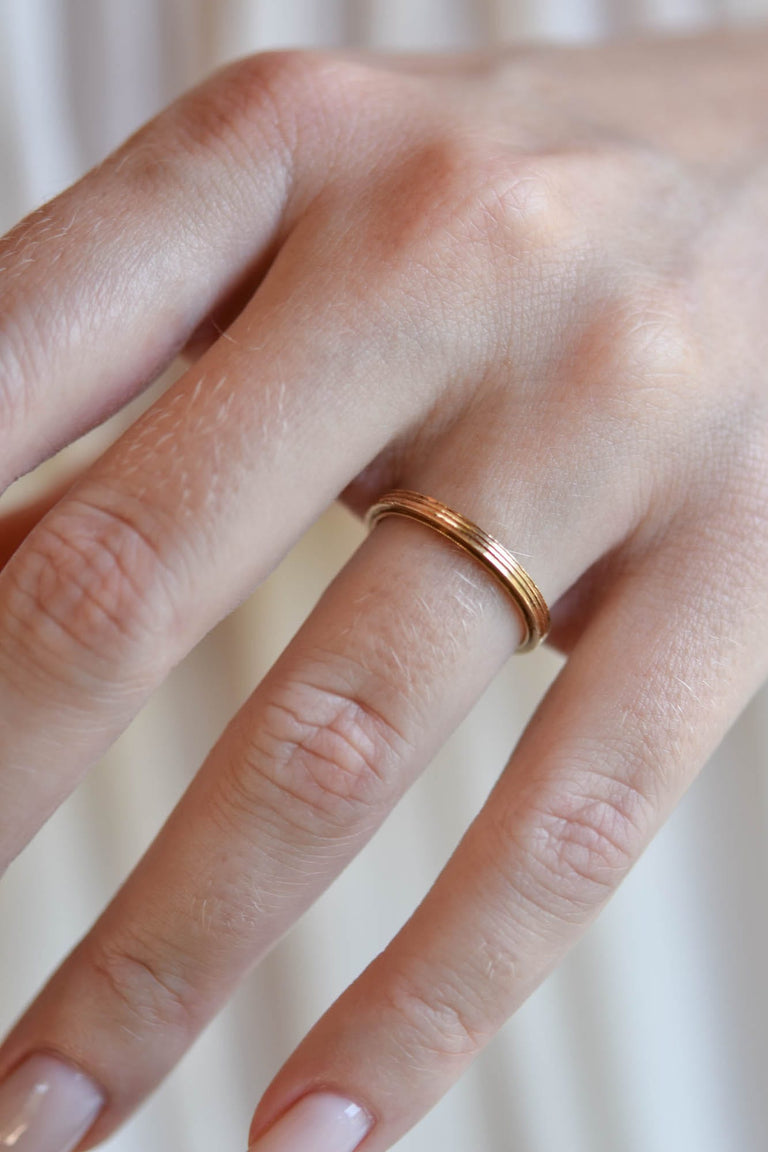 1930s 14K Gold Milgrain Vintage Wedding Band - Size 6.5