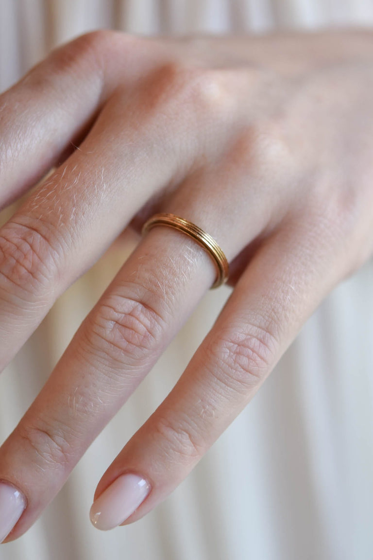 1930s 14K Gold Milgrain Vintage Wedding Band - Size 6.5