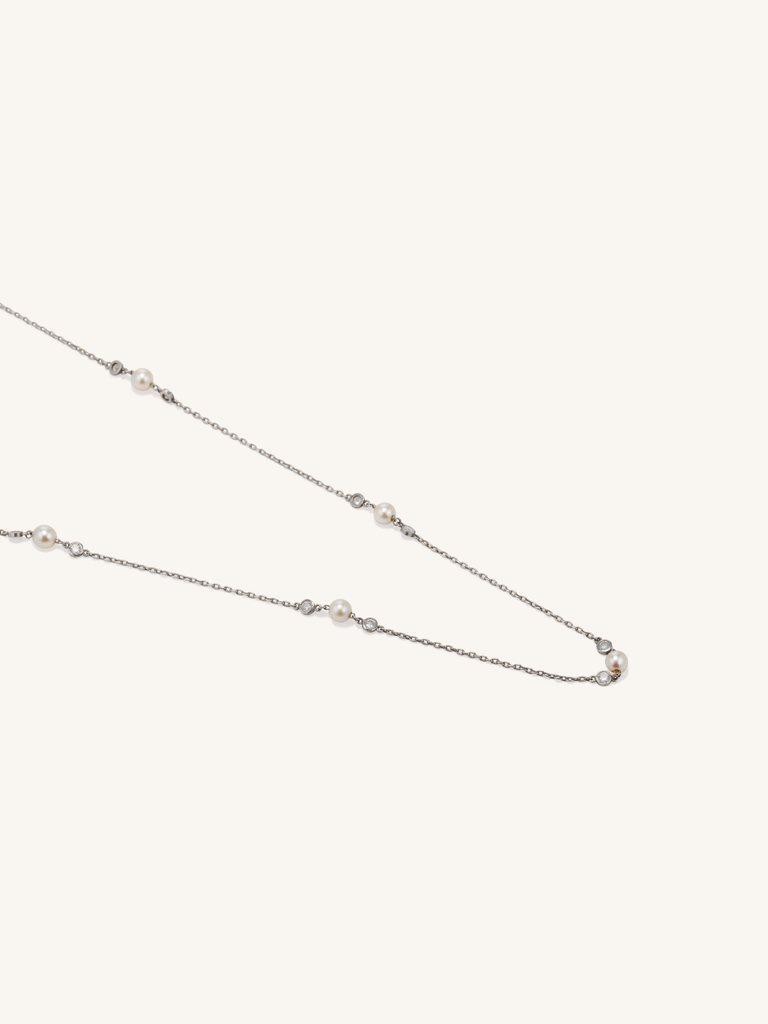 Art Deco platinum necklace with pearls and old-cut diamonds, circa 1920 - layflat