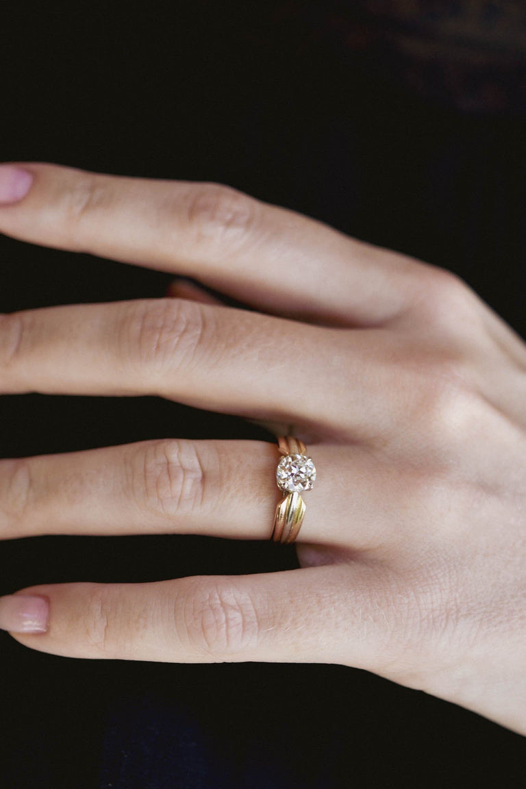 Cartier Mid-Century 1.08 Carat Round Brilliant Cut Diamond Vintage Engagement Ring - on a hand