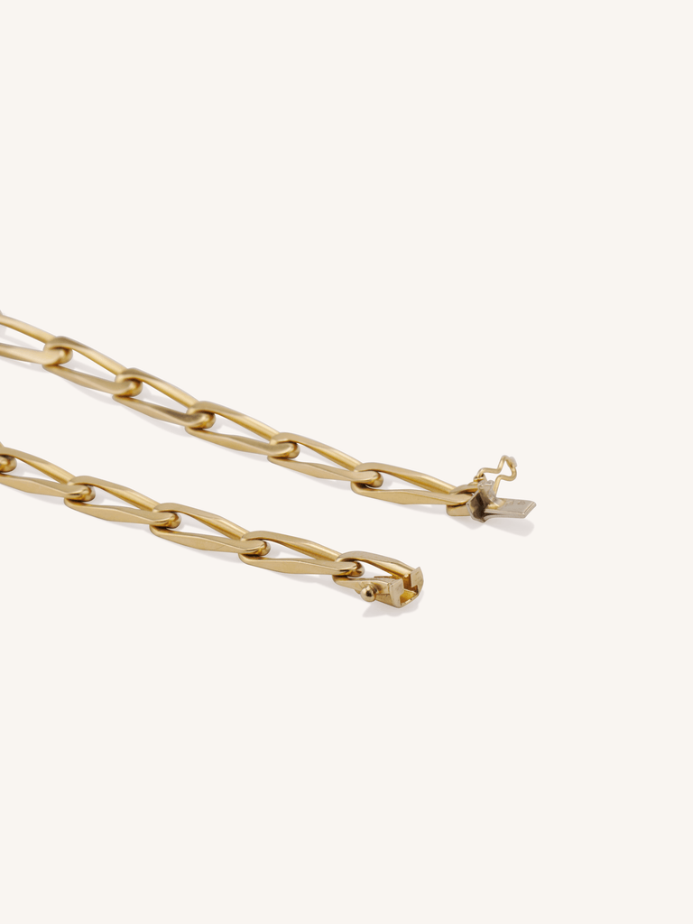 Gold Paperclip Link Vintage Chain-Link Bracelet, France clasp close up