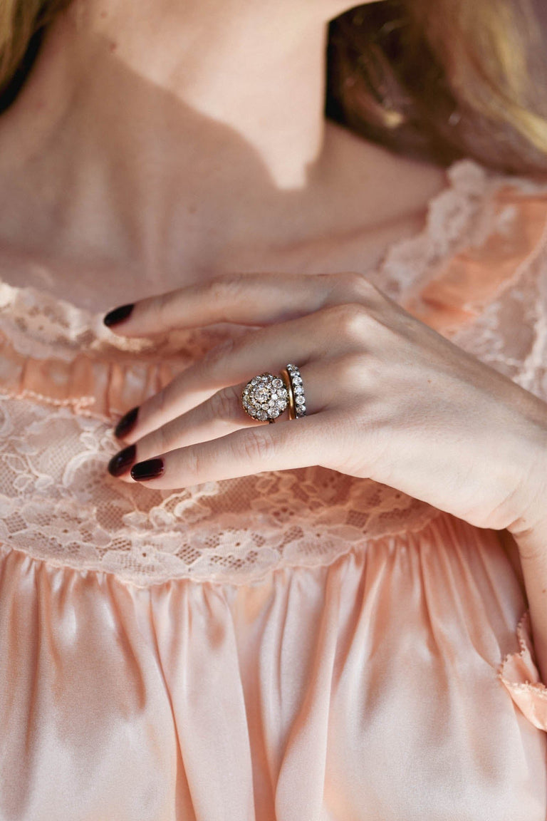 Late Victorian 2.90 Carat Old Mine Cut Diamond Cluster Antique Engagement Ring
