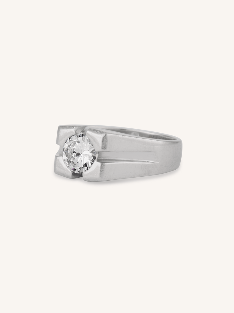 Mid-century 1.05 Carat Round Brilliant Cut Diamond & Platinum Vintage Engagement Ring