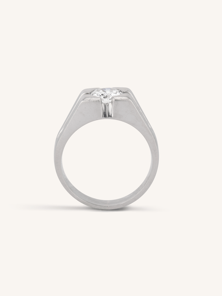 Mid-century 1.05 Carat Round Brilliant Cut Diamond & Platinum Vintage Engagement Ring