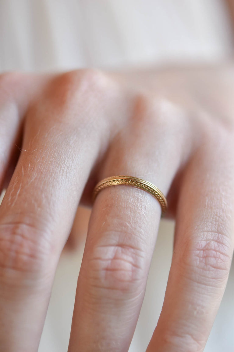 Shiman-Miller Art Deco Engraved Wedding Band in 14K Yellow Gold, America - Size 5.75