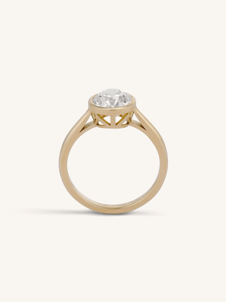 Solara 1.81ct antique old European cut bezel-set engagement ring in 18k yellow gold - profile