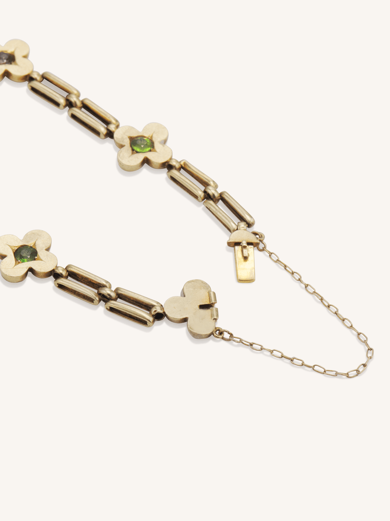 Victorian 14K yellow gold bracelet with gem-set clover motifs and open bar links, 19th-century design - close up