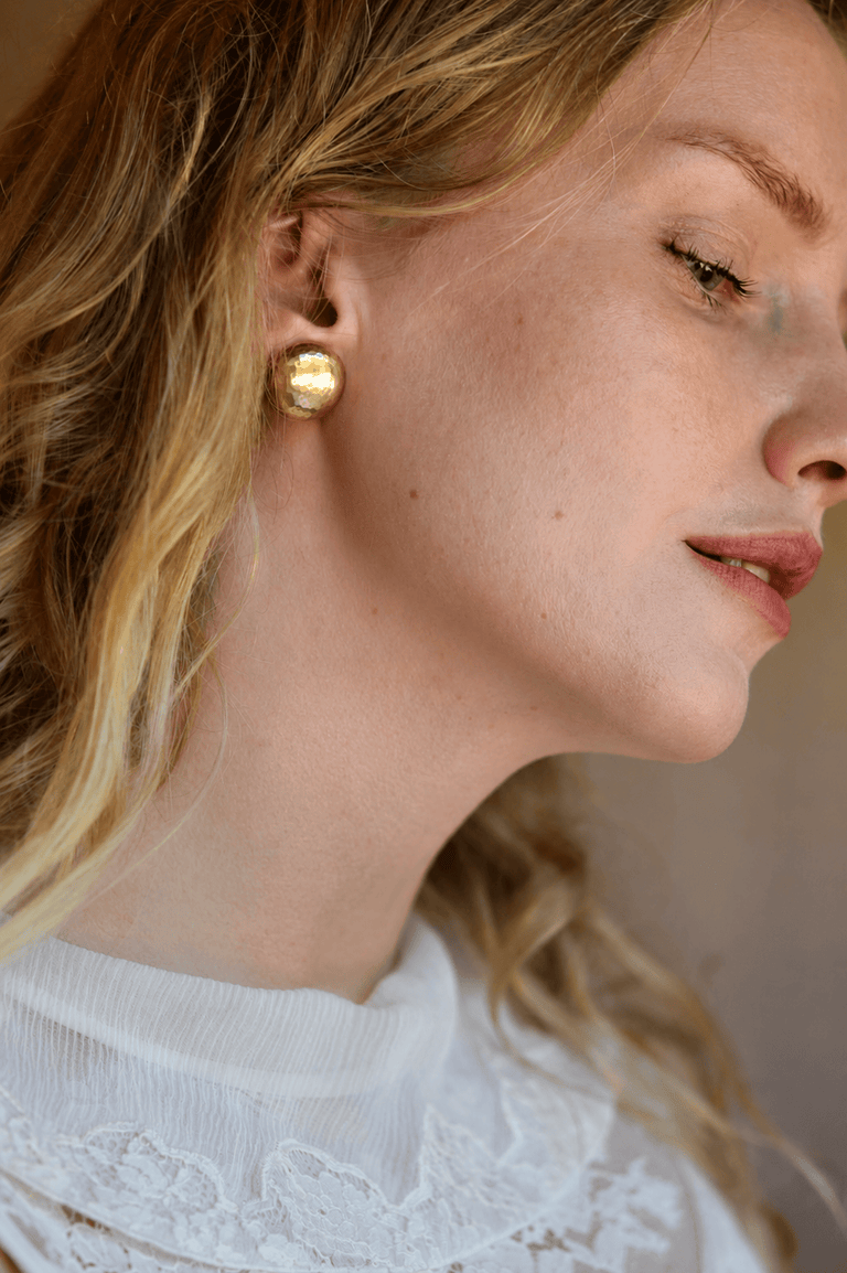Vintage Hammered Dome 18K Yellow Gold Stud Earrings