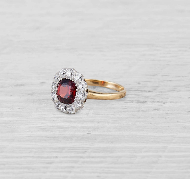 ANTIQUE VICTORIAN GARNET AND DIAMOND CLUSTER RING