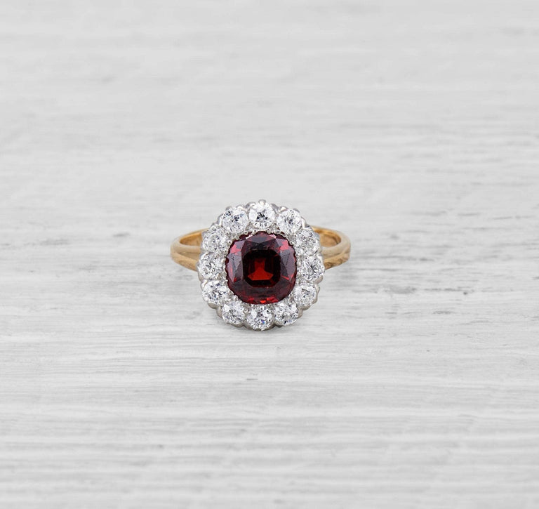 ANTIQUE VICTORIAN GARNET AND DIAMOND CLUSTER RING