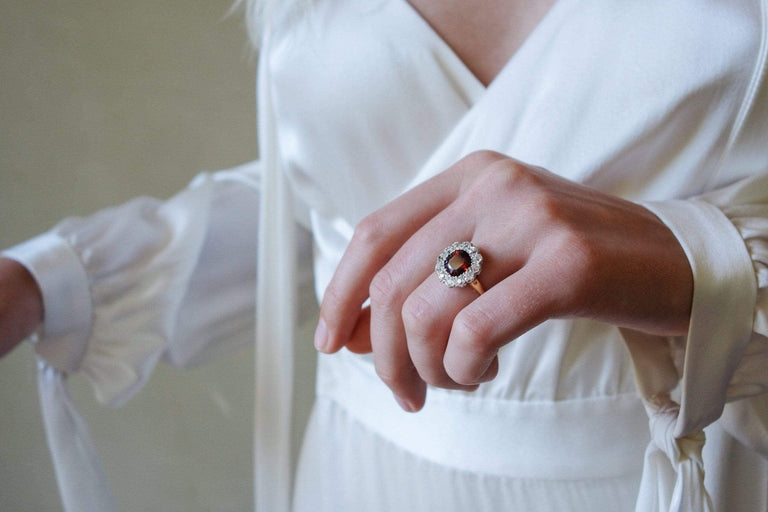 ANTIQUE VICTORIAN GARNET AND DIAMOND CLUSTER RING