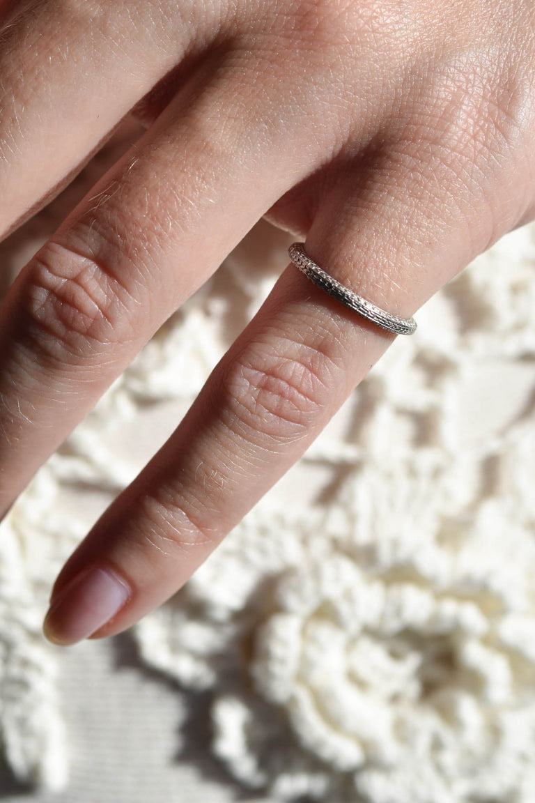 Art Deco Platinum Interlaced Scroll Engraved Vintage Wedding Band - Size 4