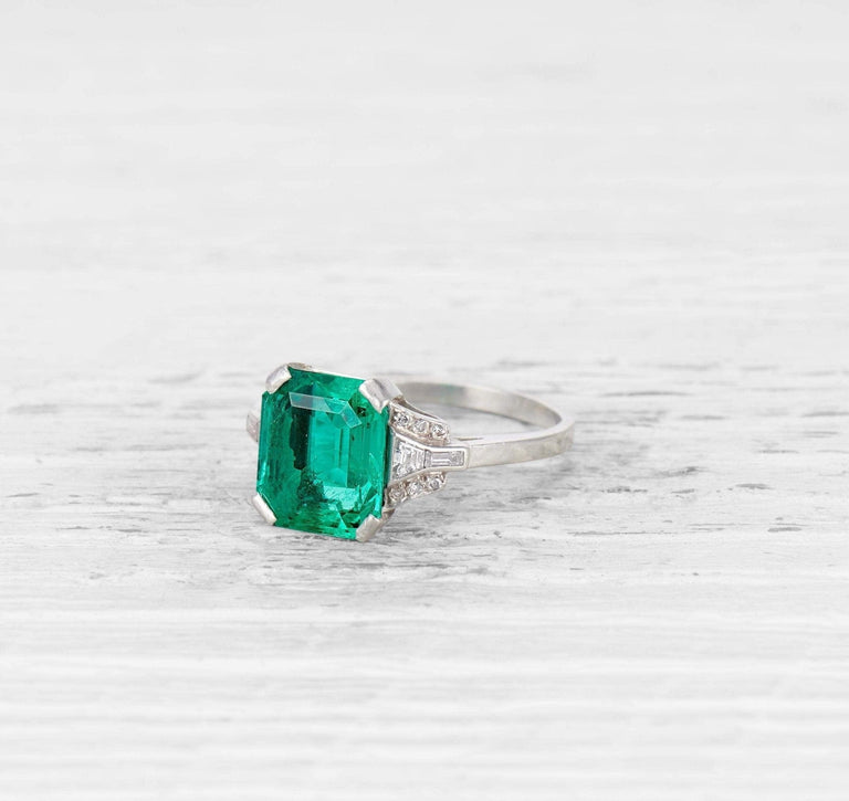 ART DECO EMERALD AND DIAMOND RING