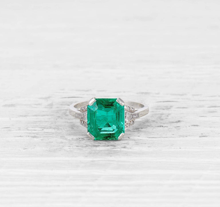 ART DECO EMERALD AND DIAMOND RING
