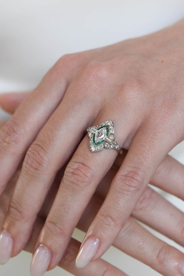 Art Deco Marquise Cut Diamond & Calibré Cut Emerald Vintage Ring