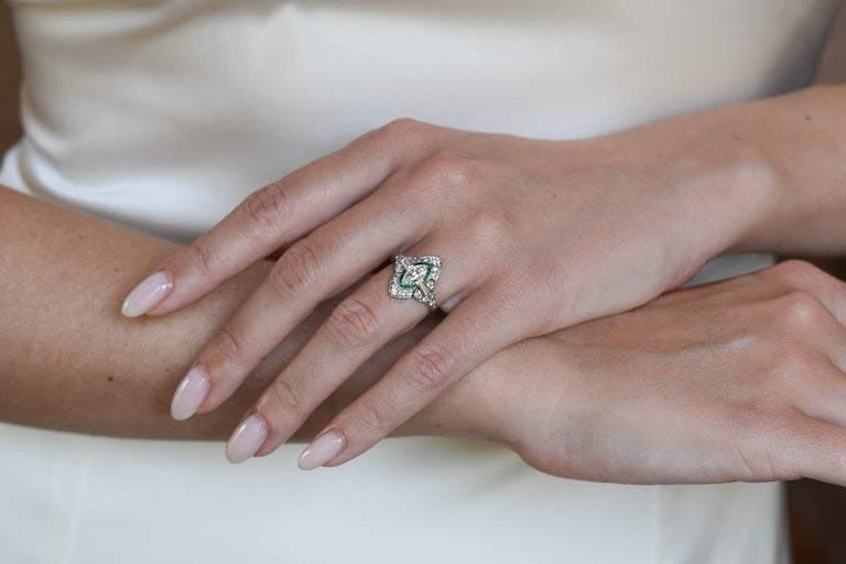 Art Deco Marquise Cut Diamond & Calibré Cut Emerald Vintage Ring