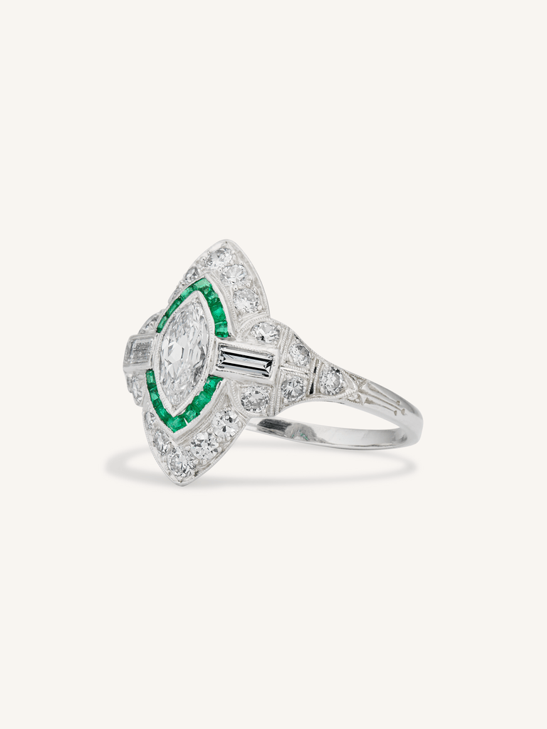 Art Deco Marquise Cut Diamond & Calibré Cut Emerald Vintage Ring