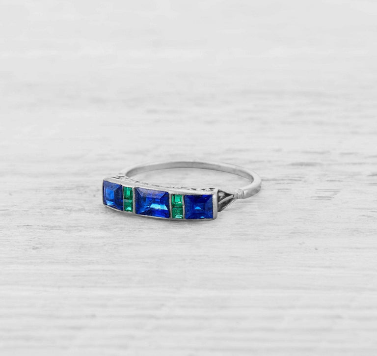 ART DECO SAPPHIRE AND EMERALD RING
