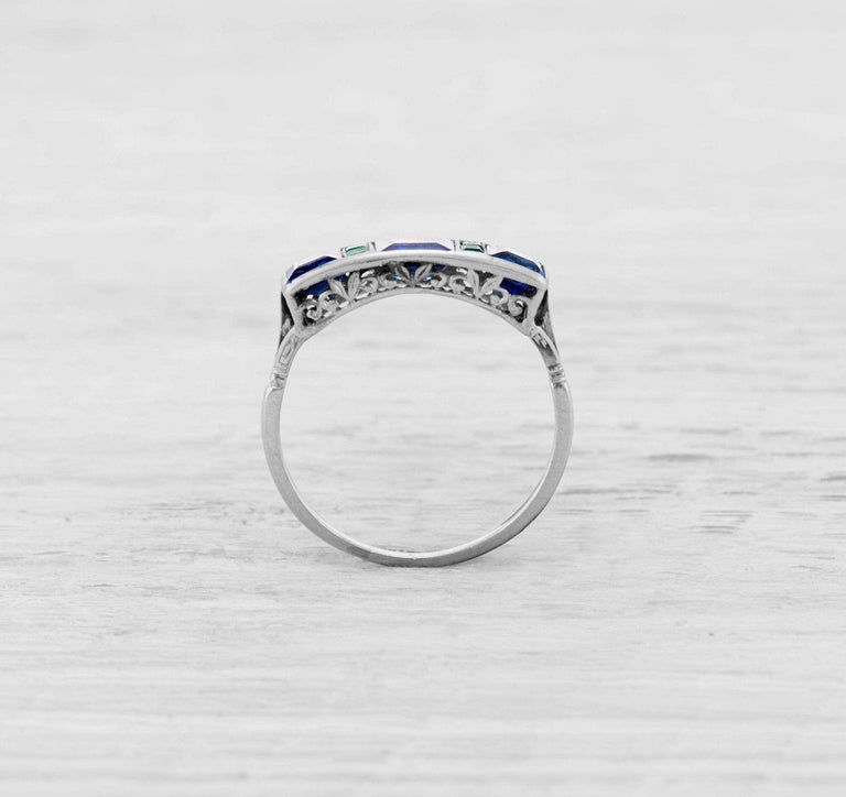 ART DECO SAPPHIRE AND EMERALD RING