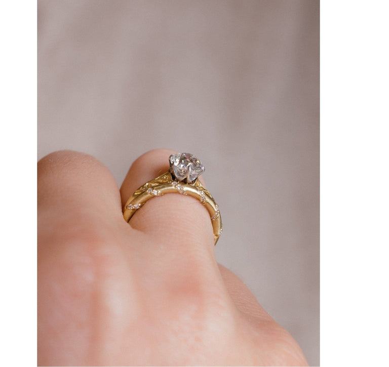 Early Art Deco 1.43 Carat Gold Engraved Solitaire