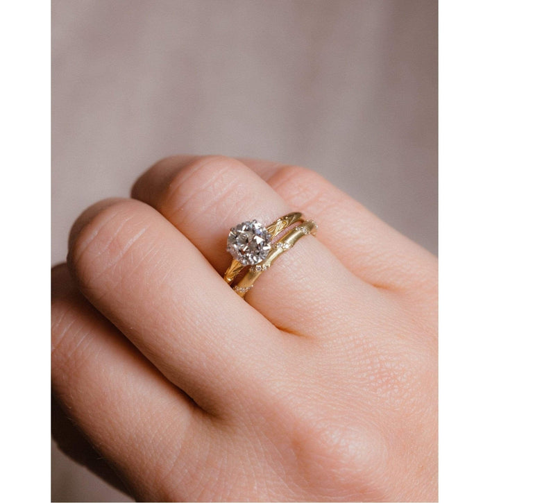 Early Art Deco 1.43 Carat Gold Engraved Solitaire