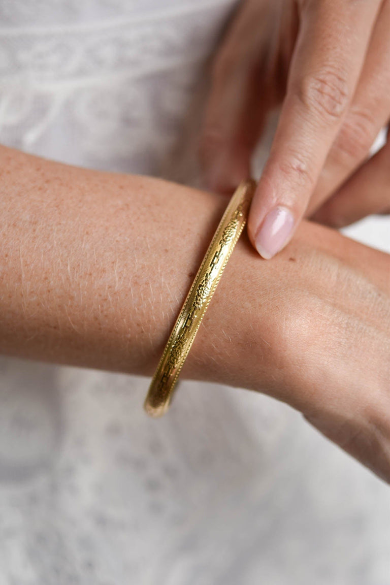 Edwardian 14K Newark Engraved Gold Bangle | Antique American c.1900–1920