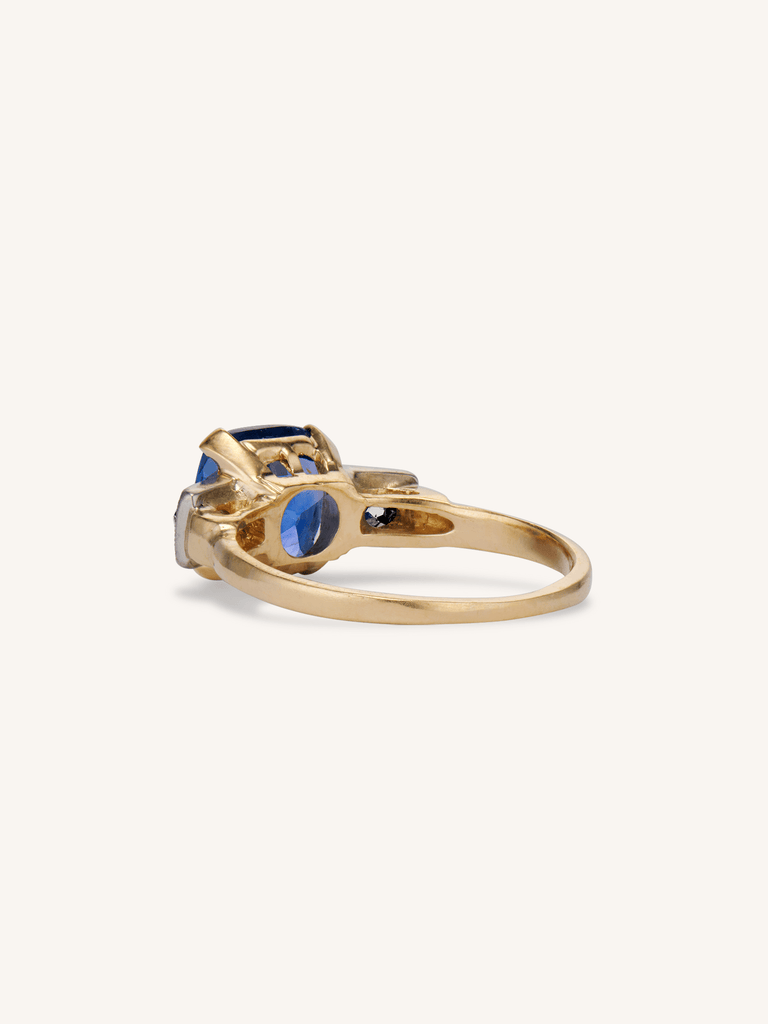 Edwardian 2.76 Carat Ceylon Sapphire Three Stone Antique Engagement Ring