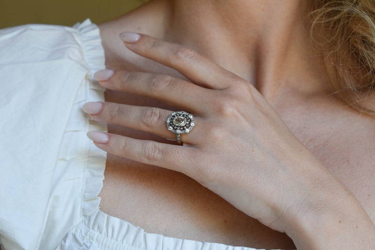 Belle Époque Elongated 1.04 Carat Light Yellow Old Mine Cushion Diamond Cluster Antique Ring, France