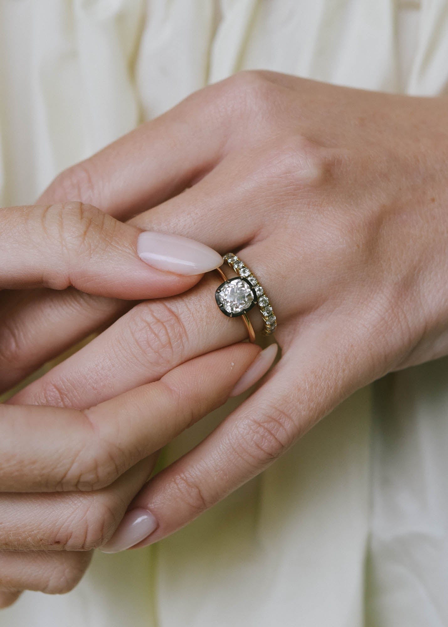 18K White Gold Oval Diamond Ring - KQ Jewelry