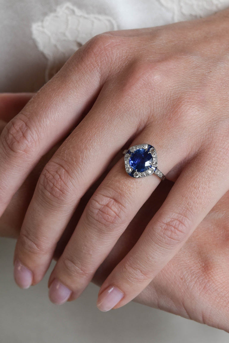 Art Deco 2.50 Carat Lozenge-Shaped Sapphire & Diamond Ring