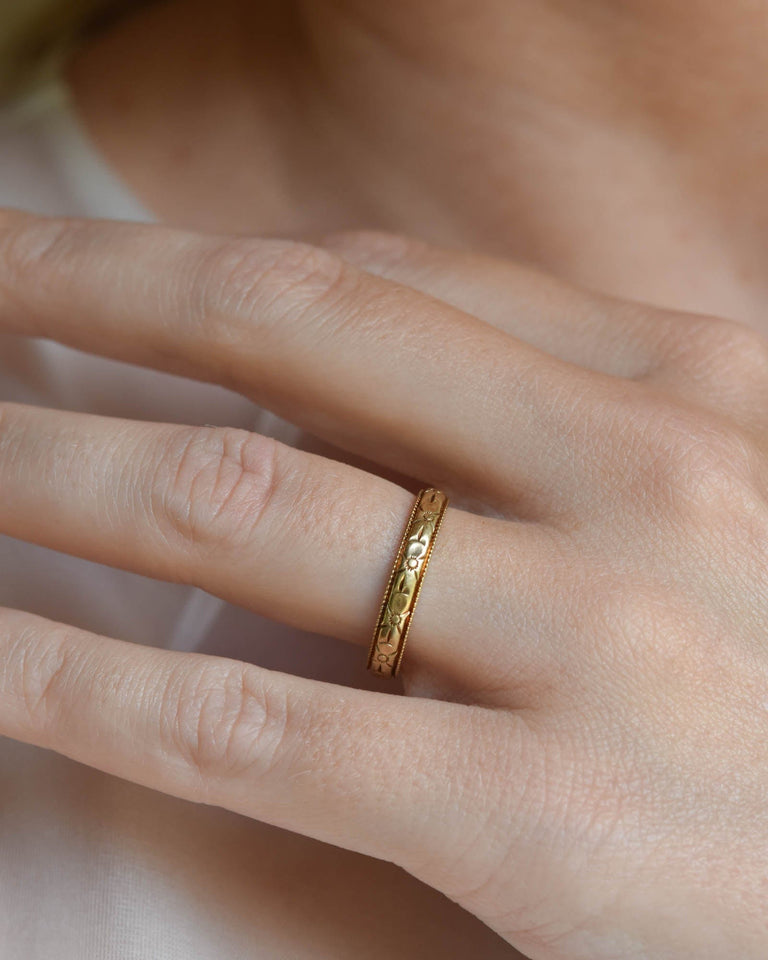 Late Art Deco 1930's Orange Blossom Engraved Gold Wedding Band - Size 6.75