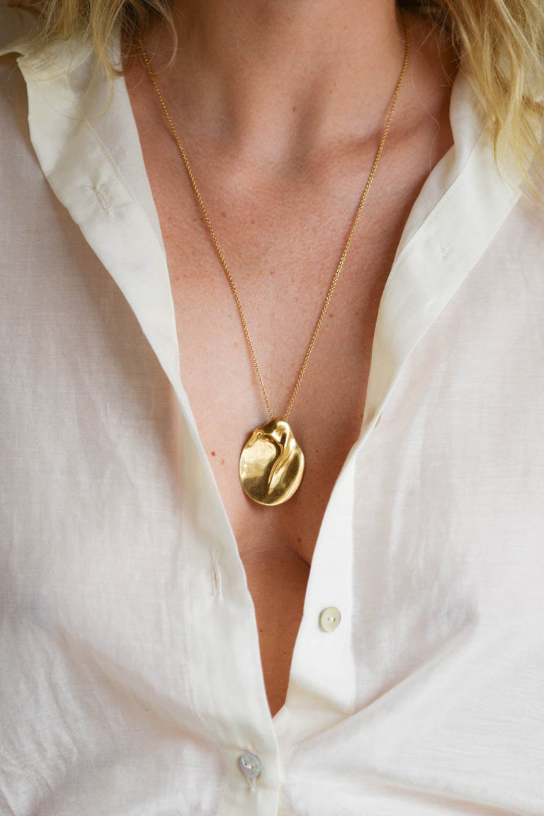 Tiffany & Co. Elsa Peretti Vintage 18K Gold Extra Large Madonna Pendant and Chain Necklace | 1970s–1980s