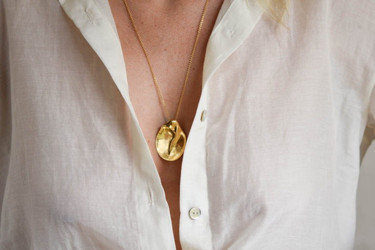 Tiffany & Co. Elsa Peretti Vintage 18K Gold Extra Large Madonna Pendant and Chain Necklace | 1970s–1980s