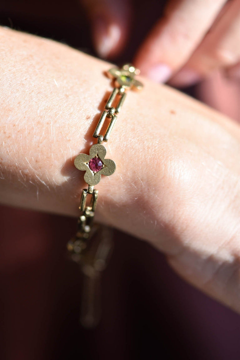 Victorian 14K Gold Gem-Set Clover Bracelet, Precursor to Alhambra