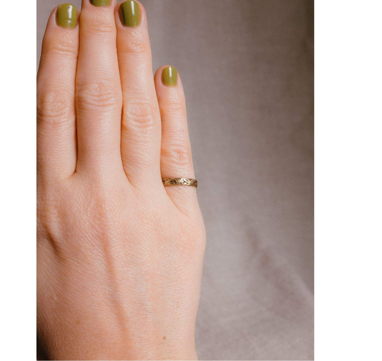 Victorian Engraved Gold Band