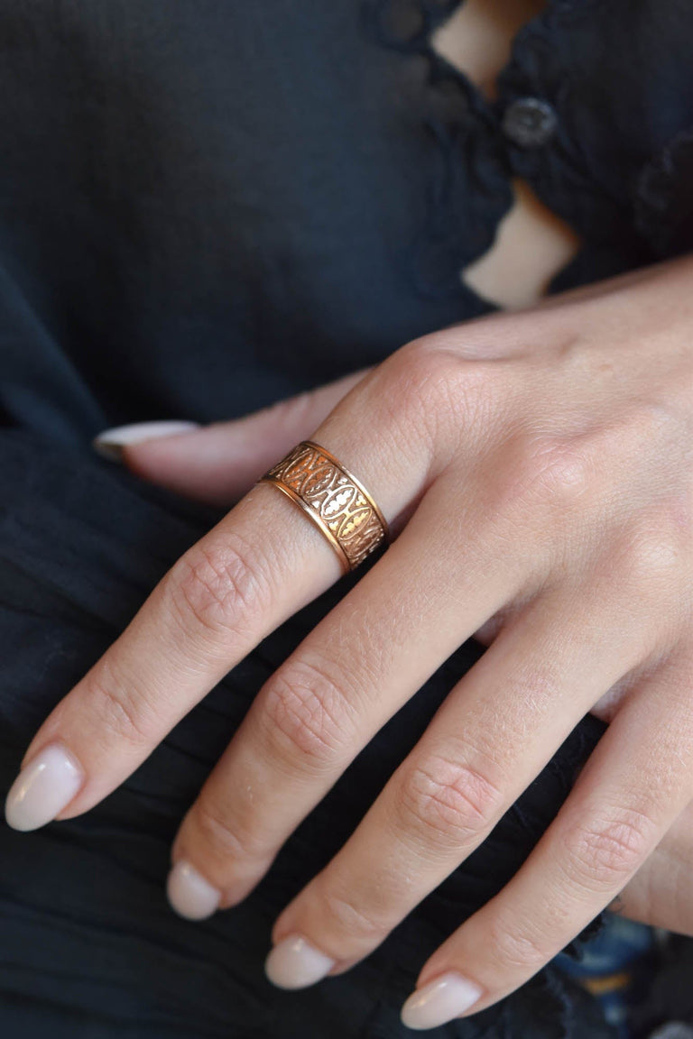 Victorian Engraved Rose Gold Antique Band