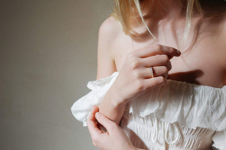 VICTORIAN FIVE STONE DIAMOND WEDDING BAND