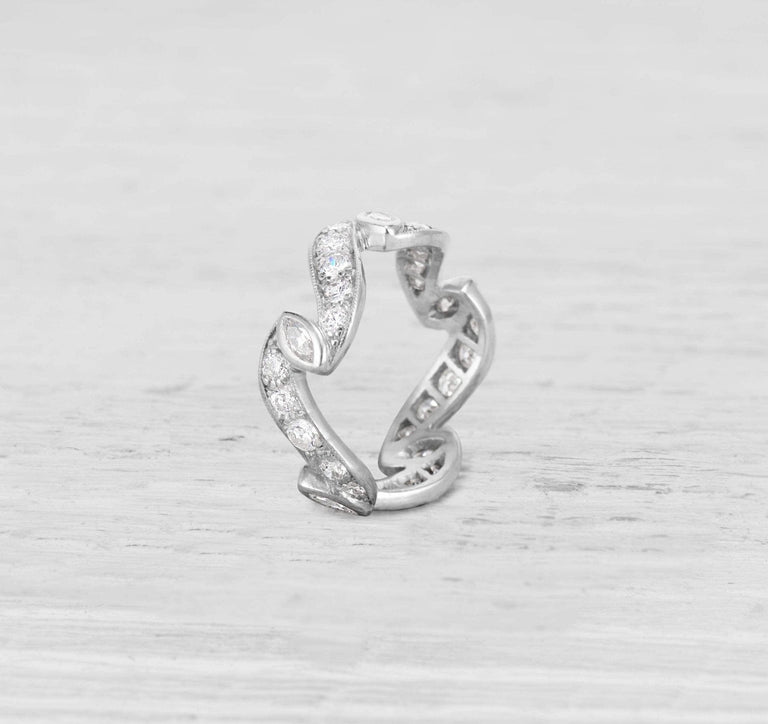 VINTAGE MID-CENTURY DIAMOND AND PLATINUM WEDDING BAND RING SIZE 7.75