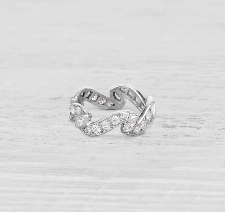 VINTAGE MID-CENTURY DIAMOND AND PLATINUM WEDDING BAND RING SIZE 7.75