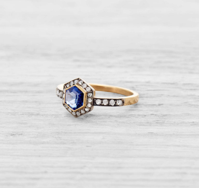 VINTAGE SAPPHIRE AND DIAMOND ENGAGEMENT RING