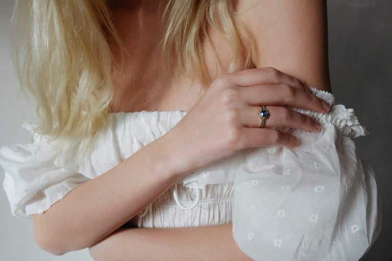 VINTAGE SAPPHIRE AND DIAMOND ENGAGEMENT RING