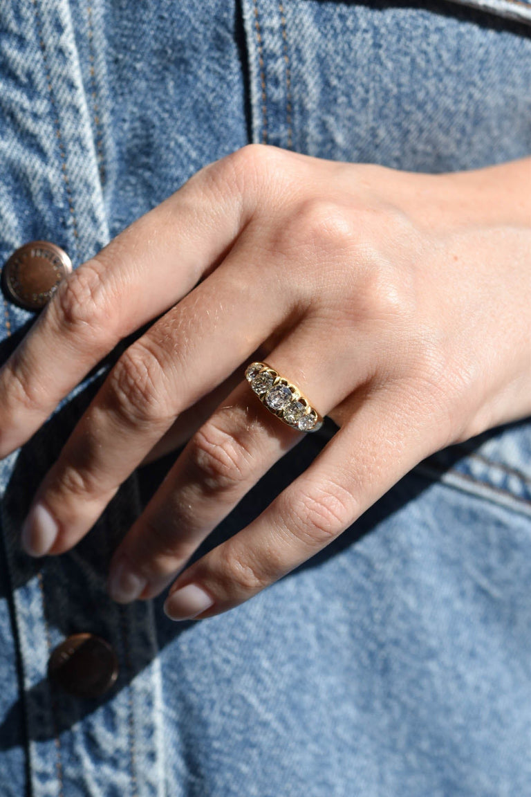 Victorian Five-Stone Old Mine Diamond 18k Yellow Gold Antique Ring