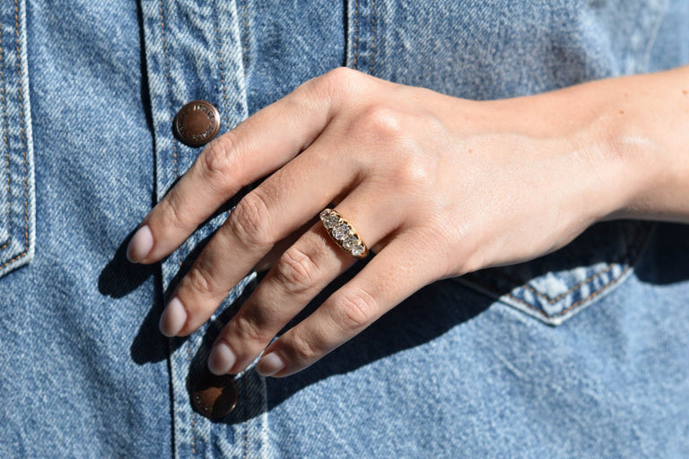 Victorian Five-Stone Old Mine Diamond 18k Yellow Gold Antique Ring