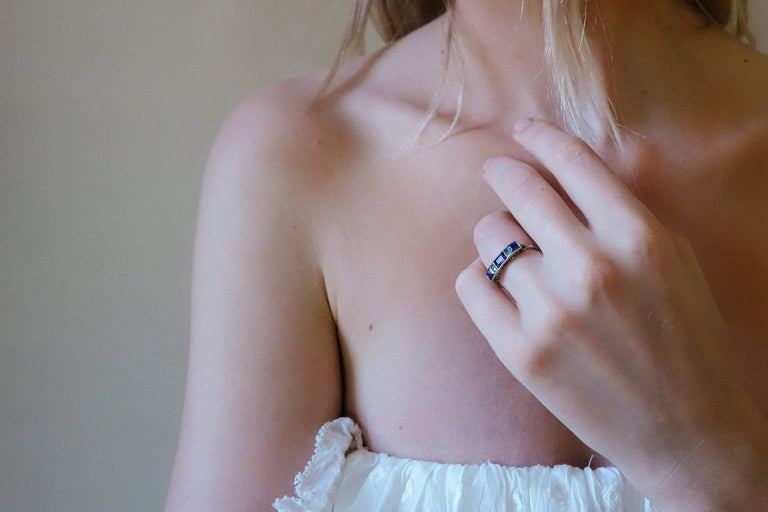 ART DECO SAPPHIRE AND EMERALD RING