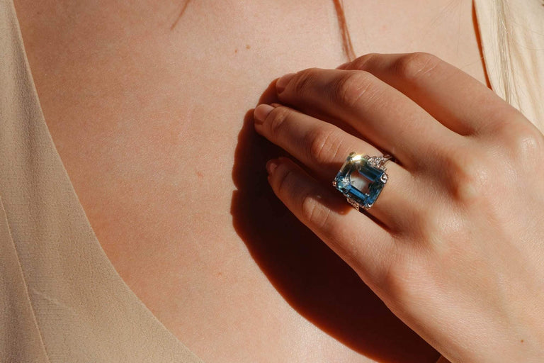 ART DECO TIFFANY & CO AQUAMARINE AND DIAMOND COCKTAIL RING